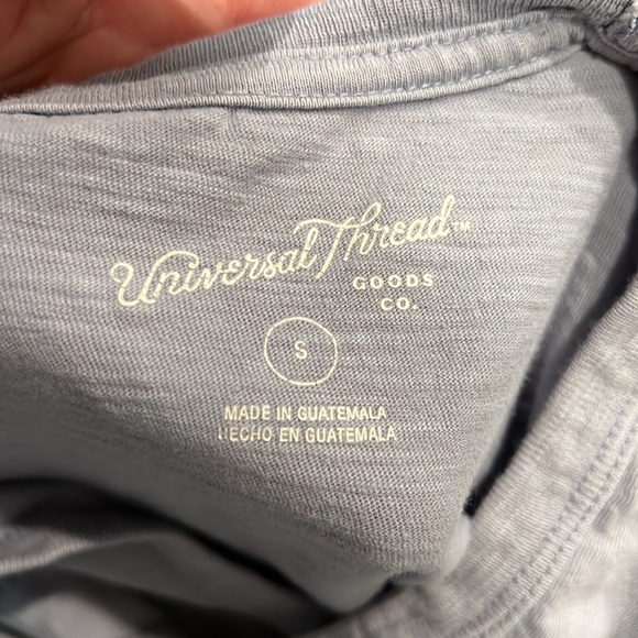 Universal Threads basic tee shirt - Picture 3 of 3
